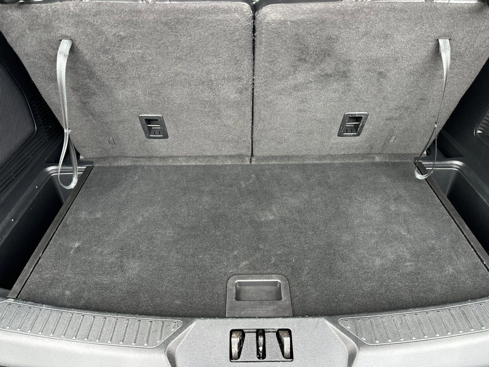 Used 2023 Ford Explorer ST-Line w/ Class IV Trailer Tow Package AWD/4WD image 18