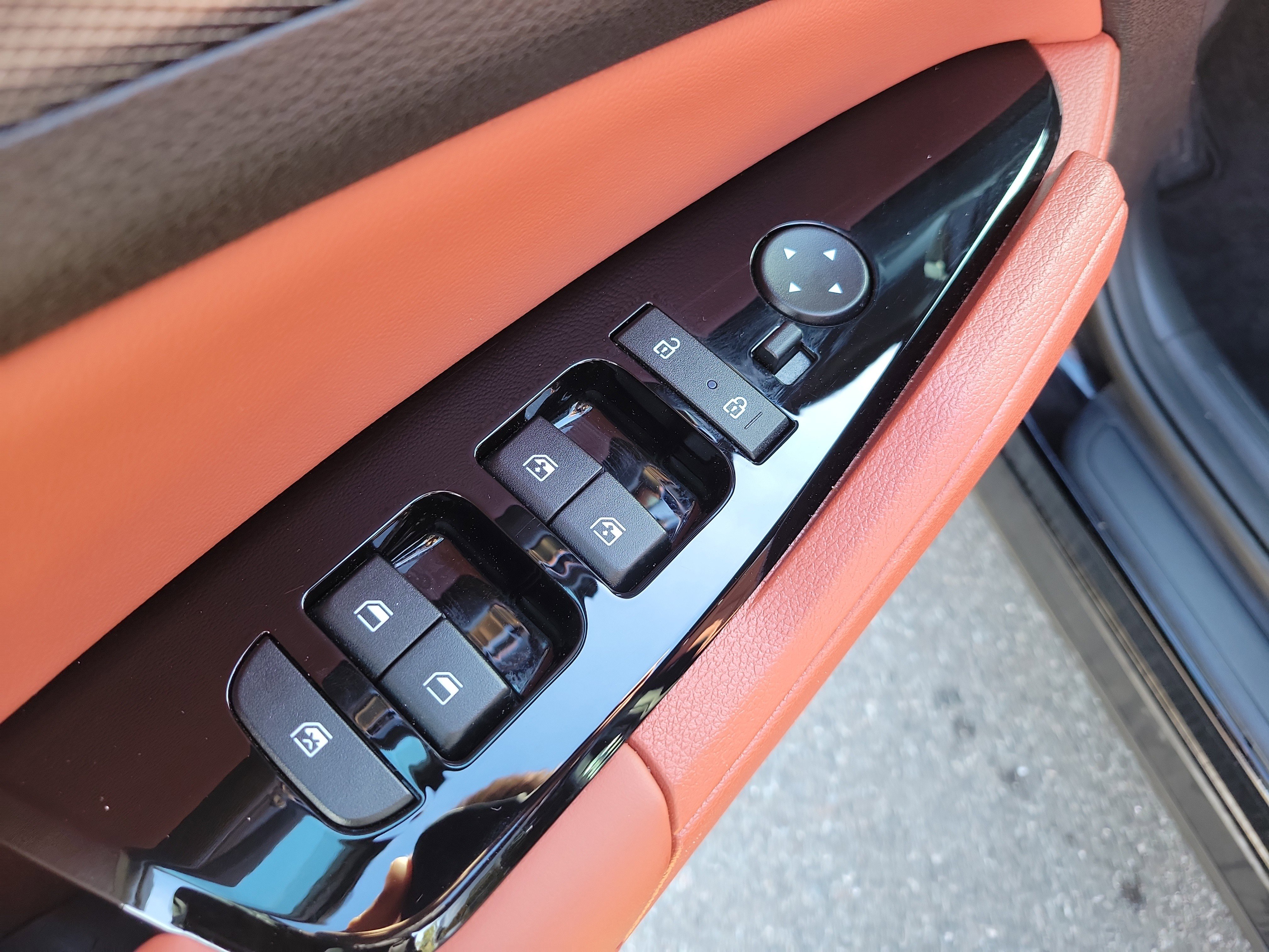 Certified 2025 Kia Sportage SX image 22