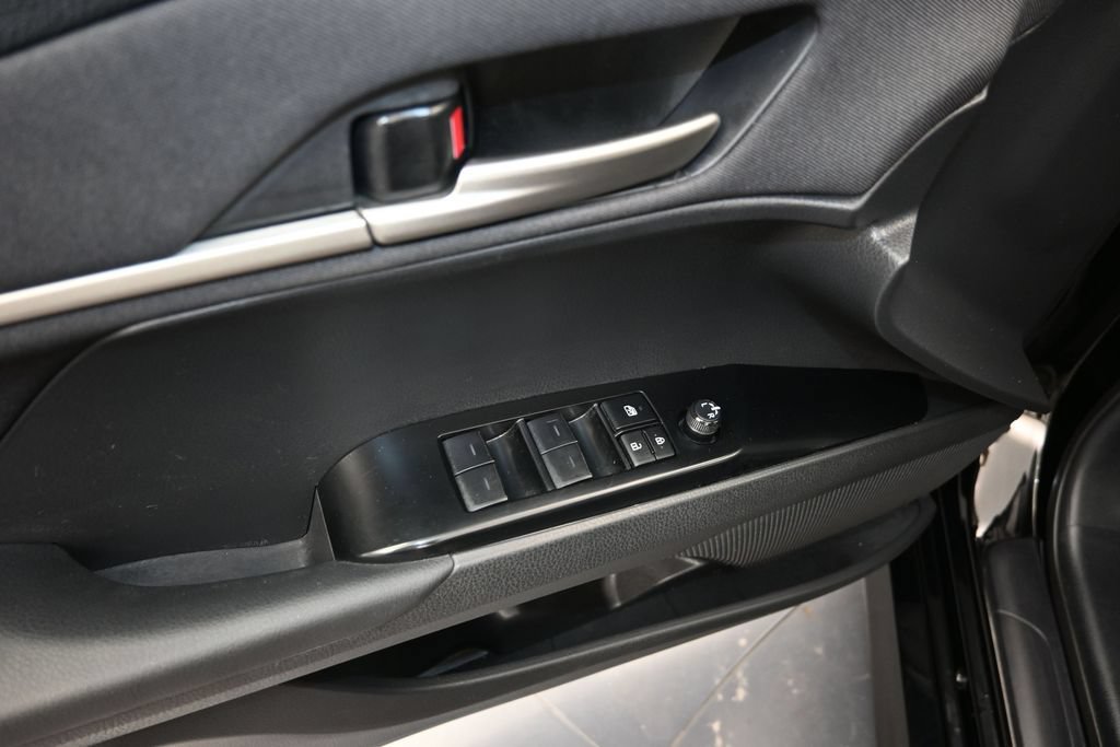 Used 2025 Toyota Camry LE FWD image 11