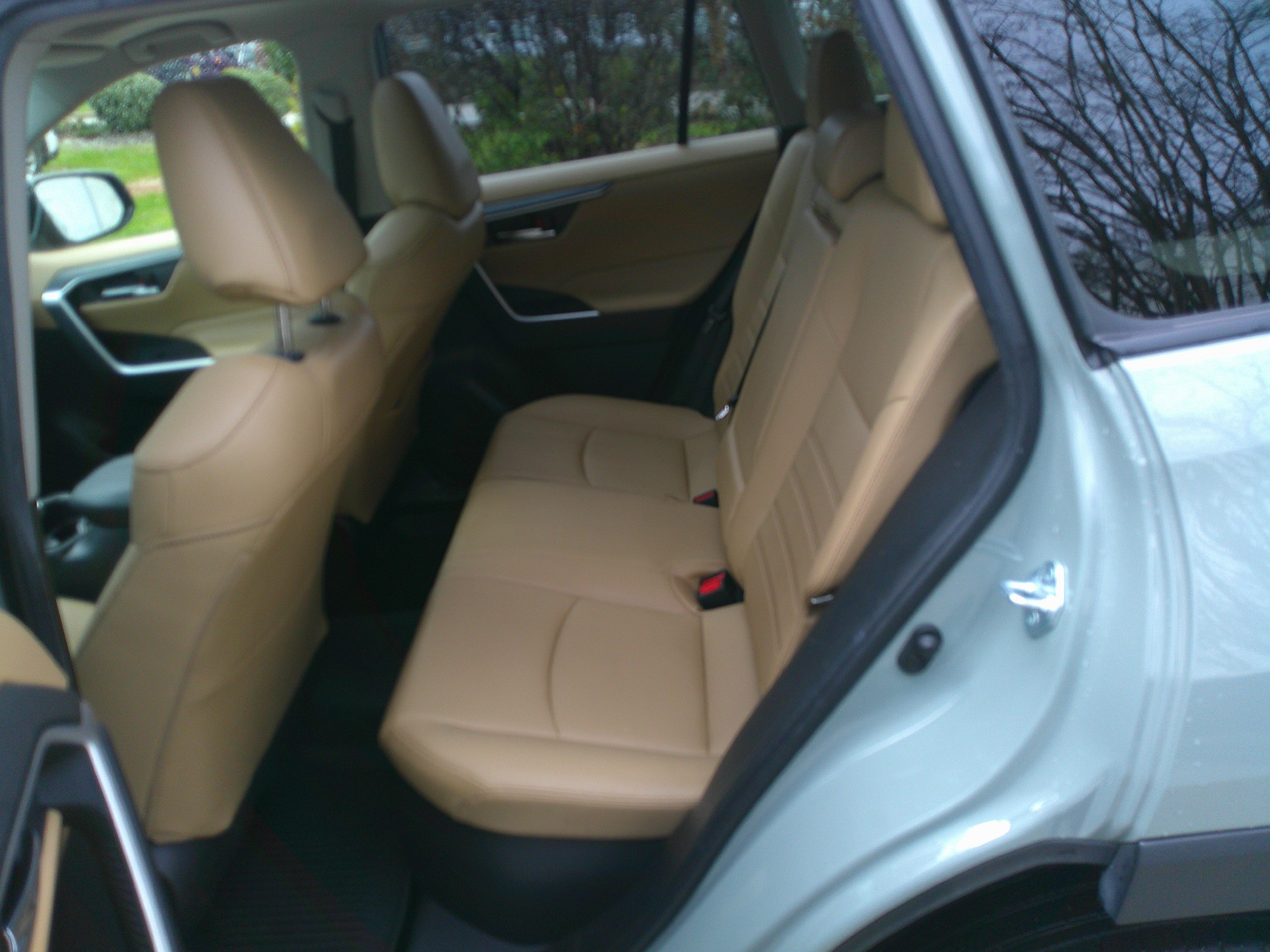 Used 2021 Toyota RAV4 XLE Premium image 44