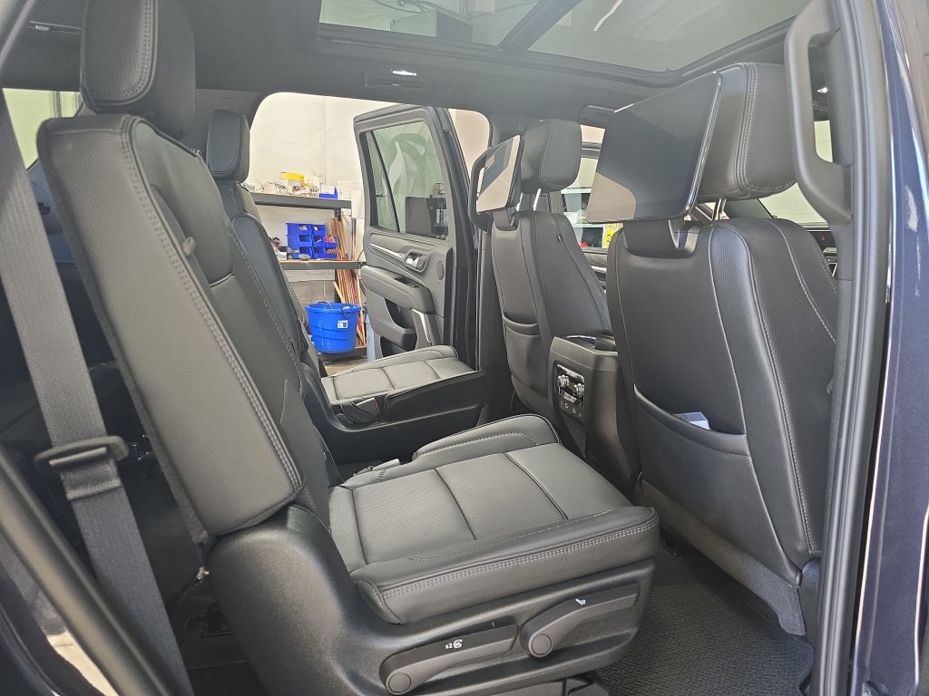 Used 2023 GMC Yukon Denali w/ Denali Reserve Package AWD/4WD image 11