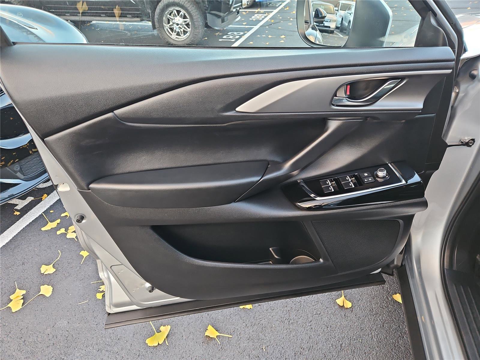 Used 2023 MAZDA CX-9 Touring image 12