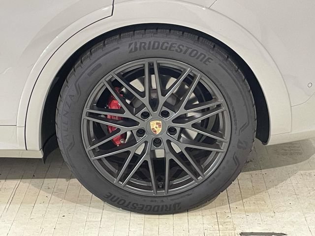 Certified 2025 Porsche Cayenne GTS AWD/4WD image 12