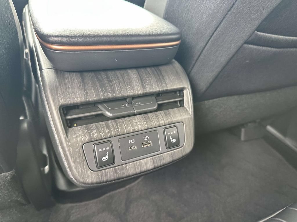 Used 2024 Nissan Ariya AWD image 11