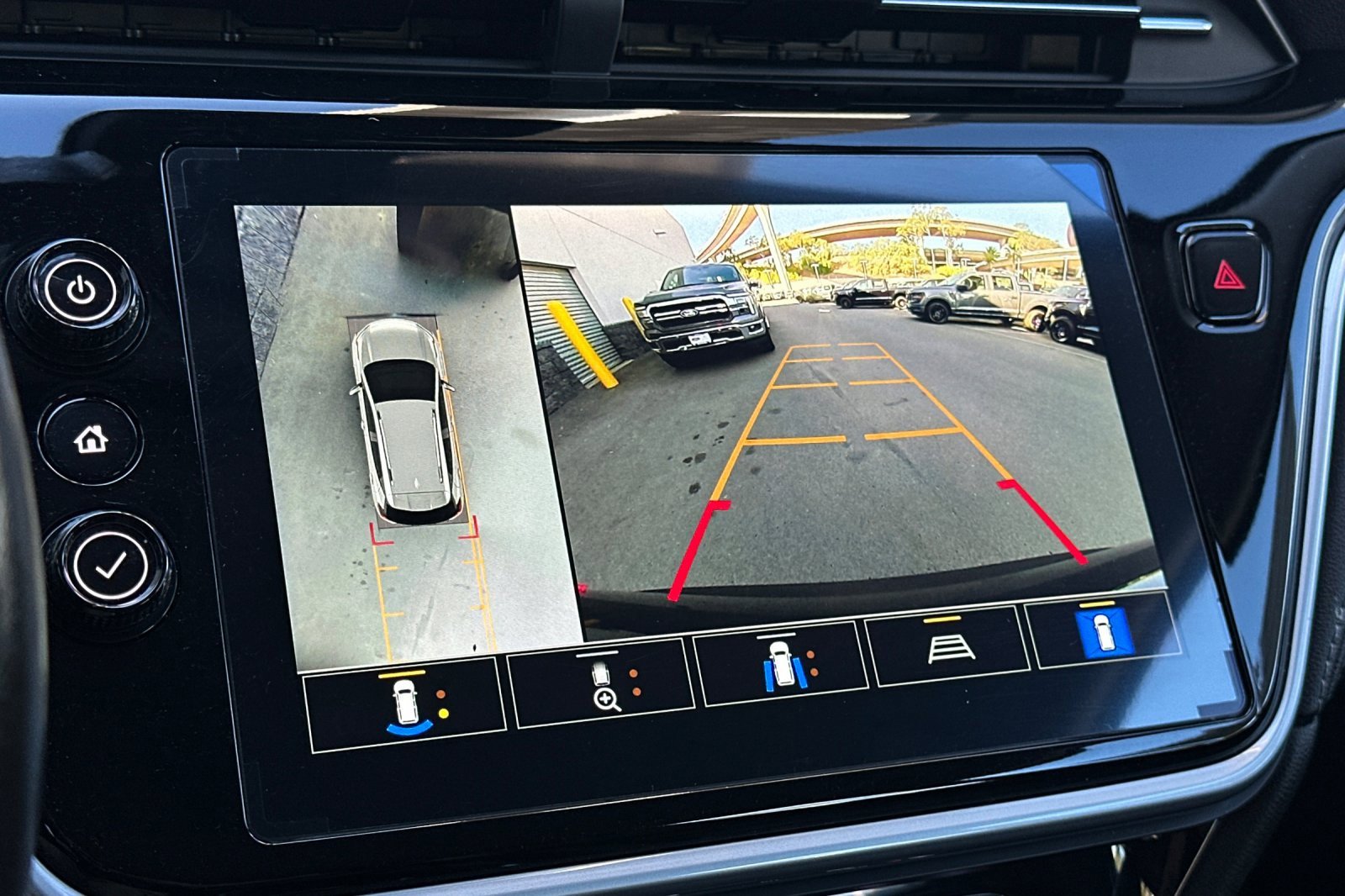 Used 2023 Chevrolet Bolt EUV Premier w/ Redline Edition image 18