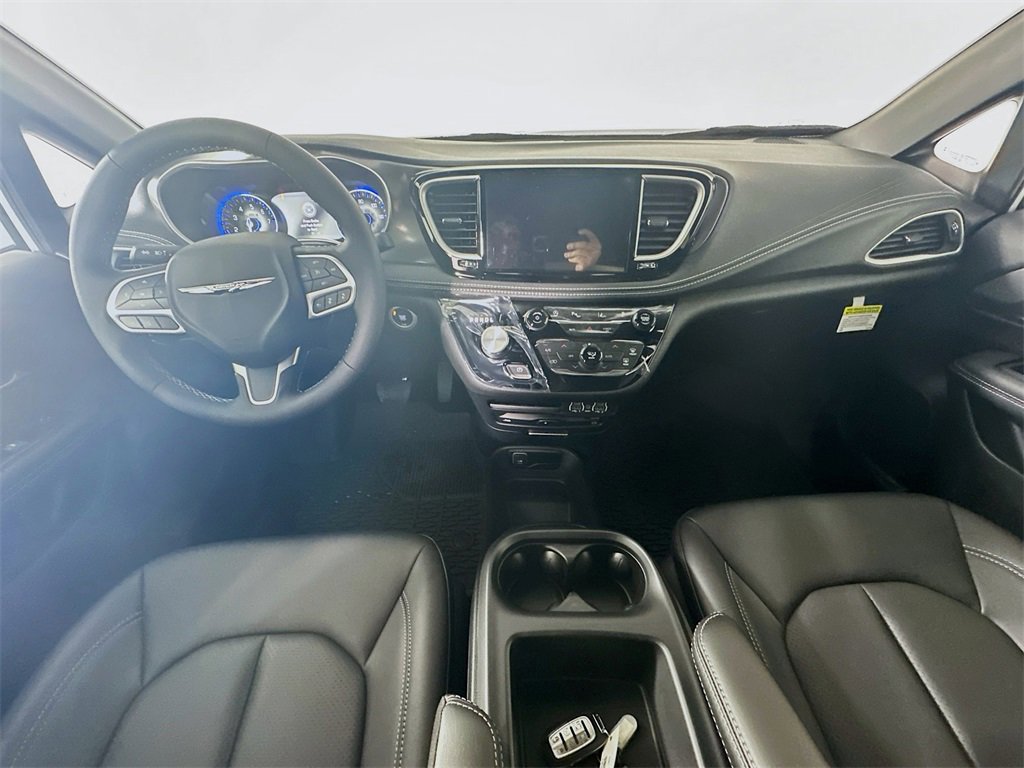 New 2025 Chrysler Pacifica Select w/ Uconnect Theater Family Group image 9