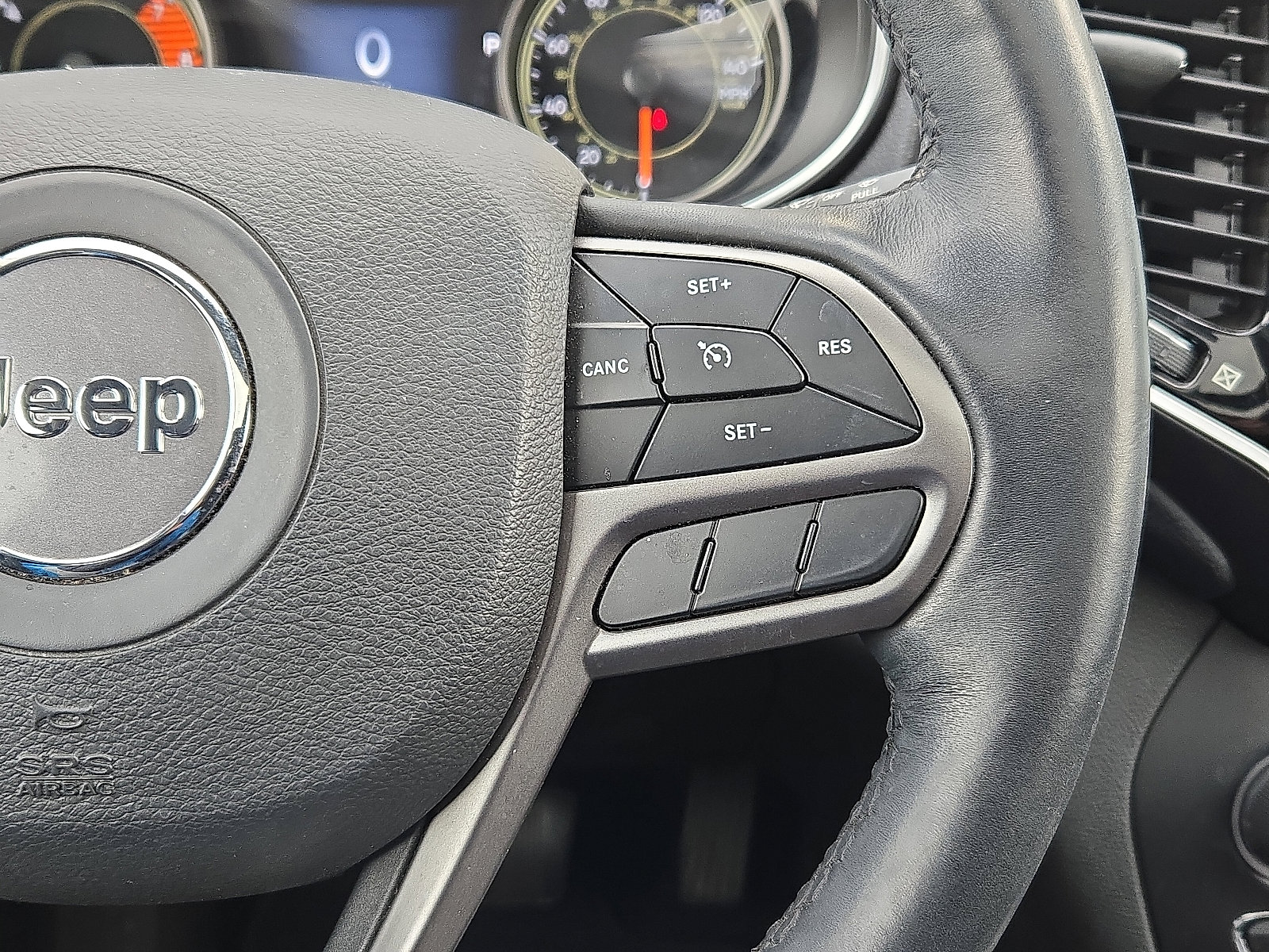 Used 2019 Jeep Cherokee Limited image 22