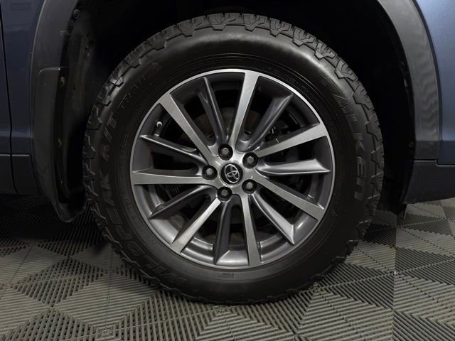 Used 2019 Toyota Highlander XLE image 12