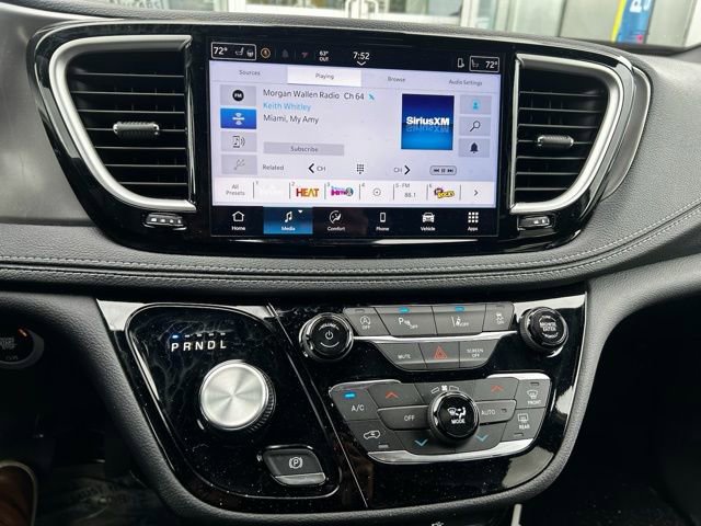 Used 2026 Chrysler Pacifica Select FWD image 12