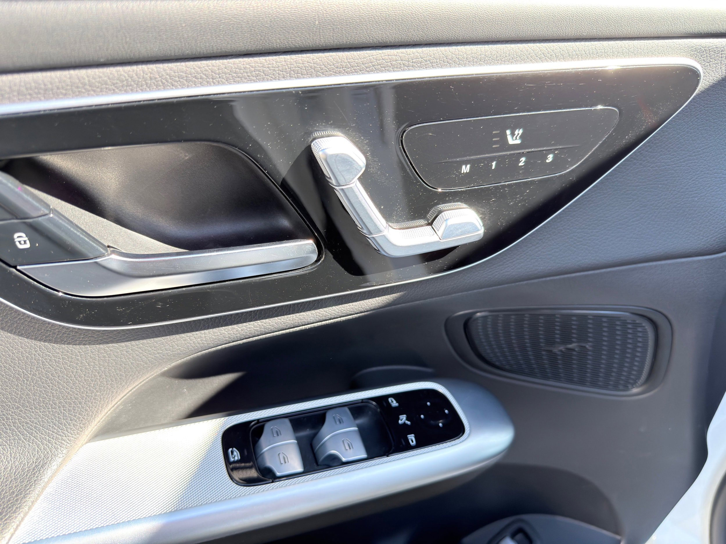 Used 2024 Mercedes-Benz GLC 300 w/ Winter Package image 25