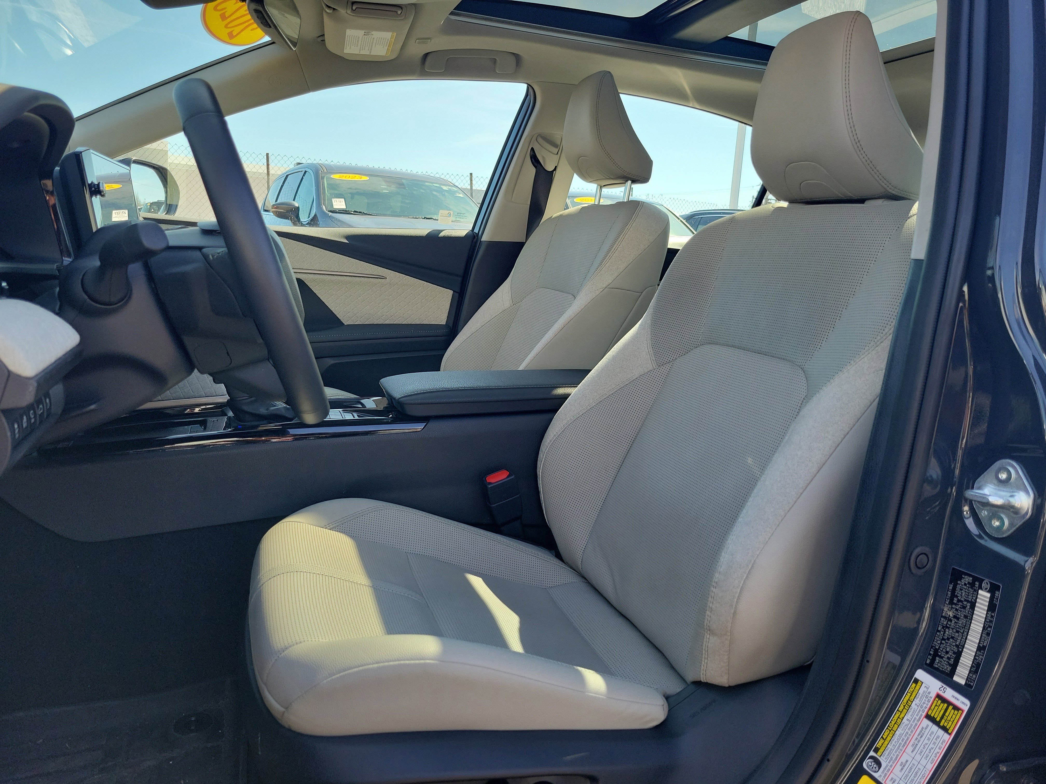 Used 2025 Toyota Camry XLE w/ Premium Plus Package image 19