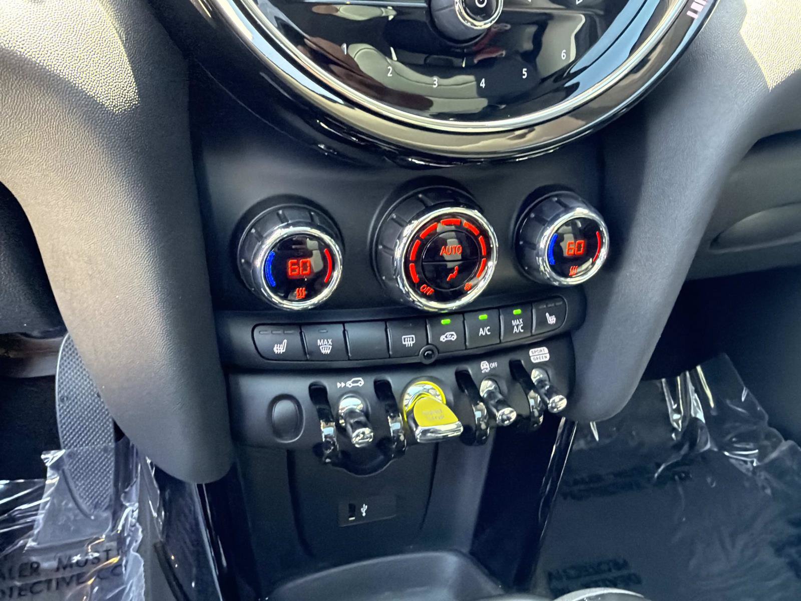 Used 2024 MINI Cooper SE FWD image 18
