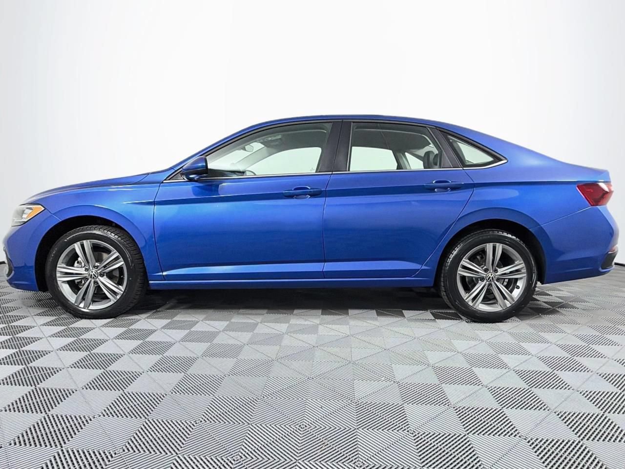 Used 2024 Volkswagen Jetta SE FWD image 7