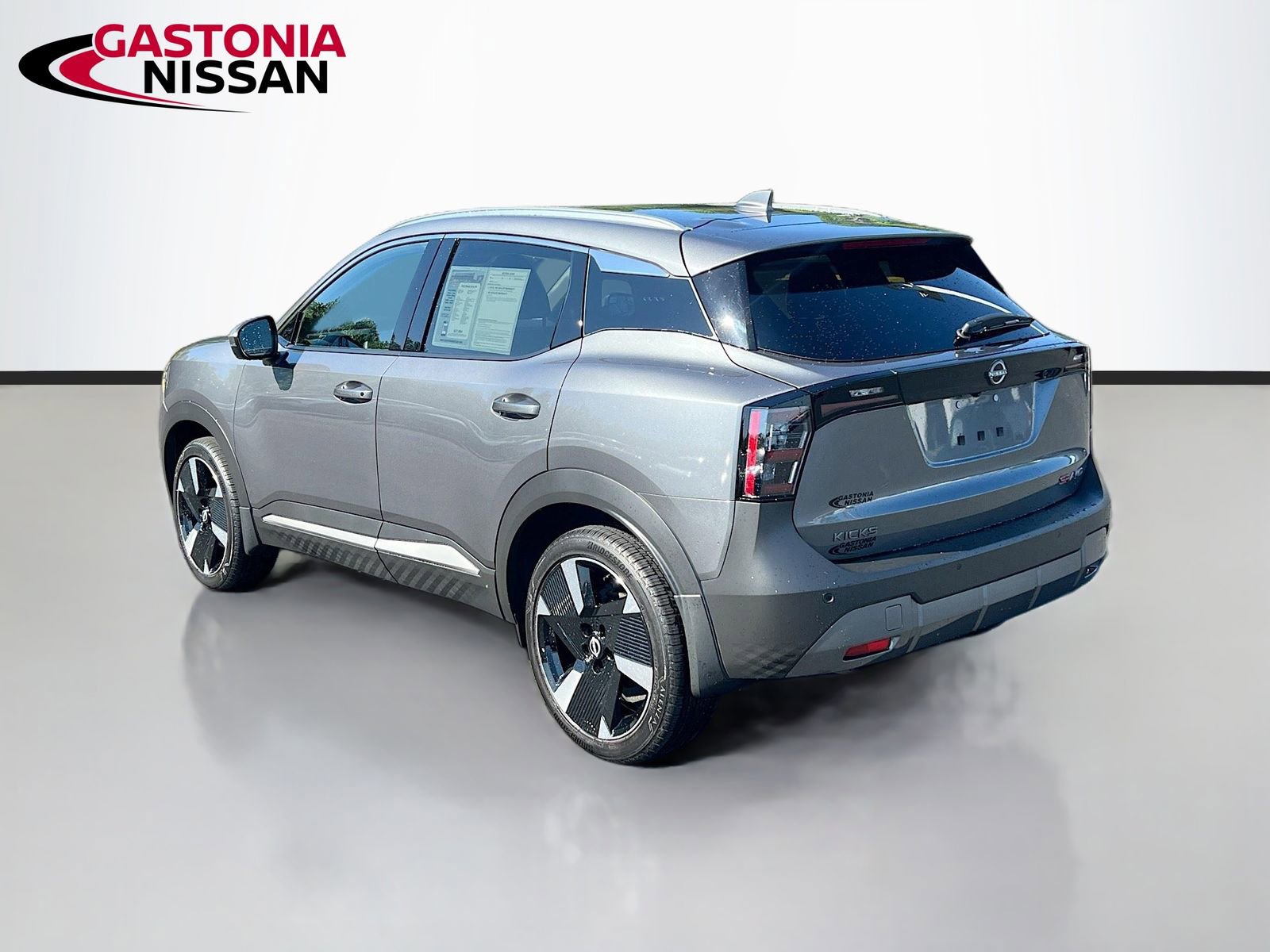 Used 2025 Nissan Kicks SR image 6