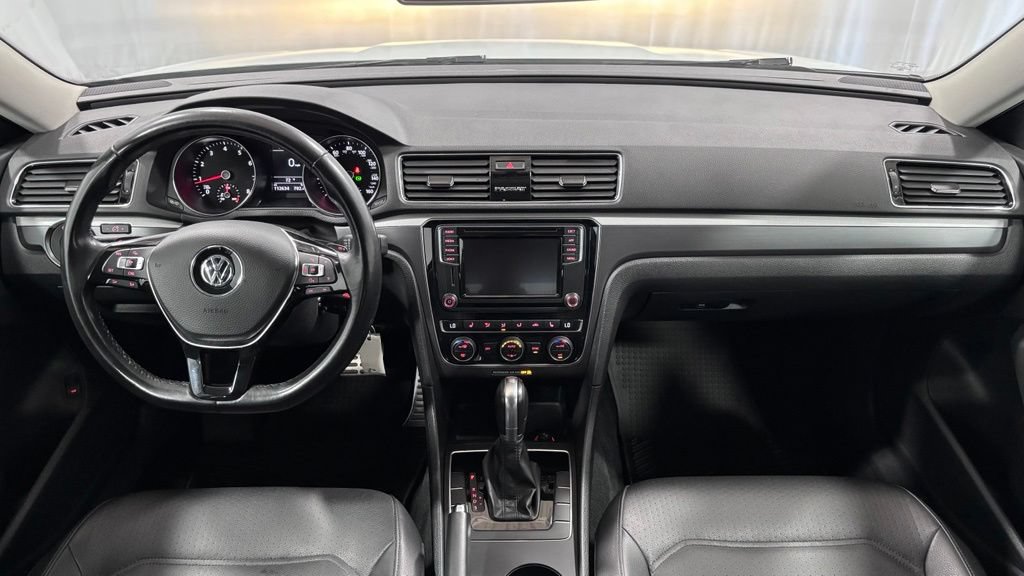 Used 2018 Volkswagen Passat 2.0T R-Line FWD image 2