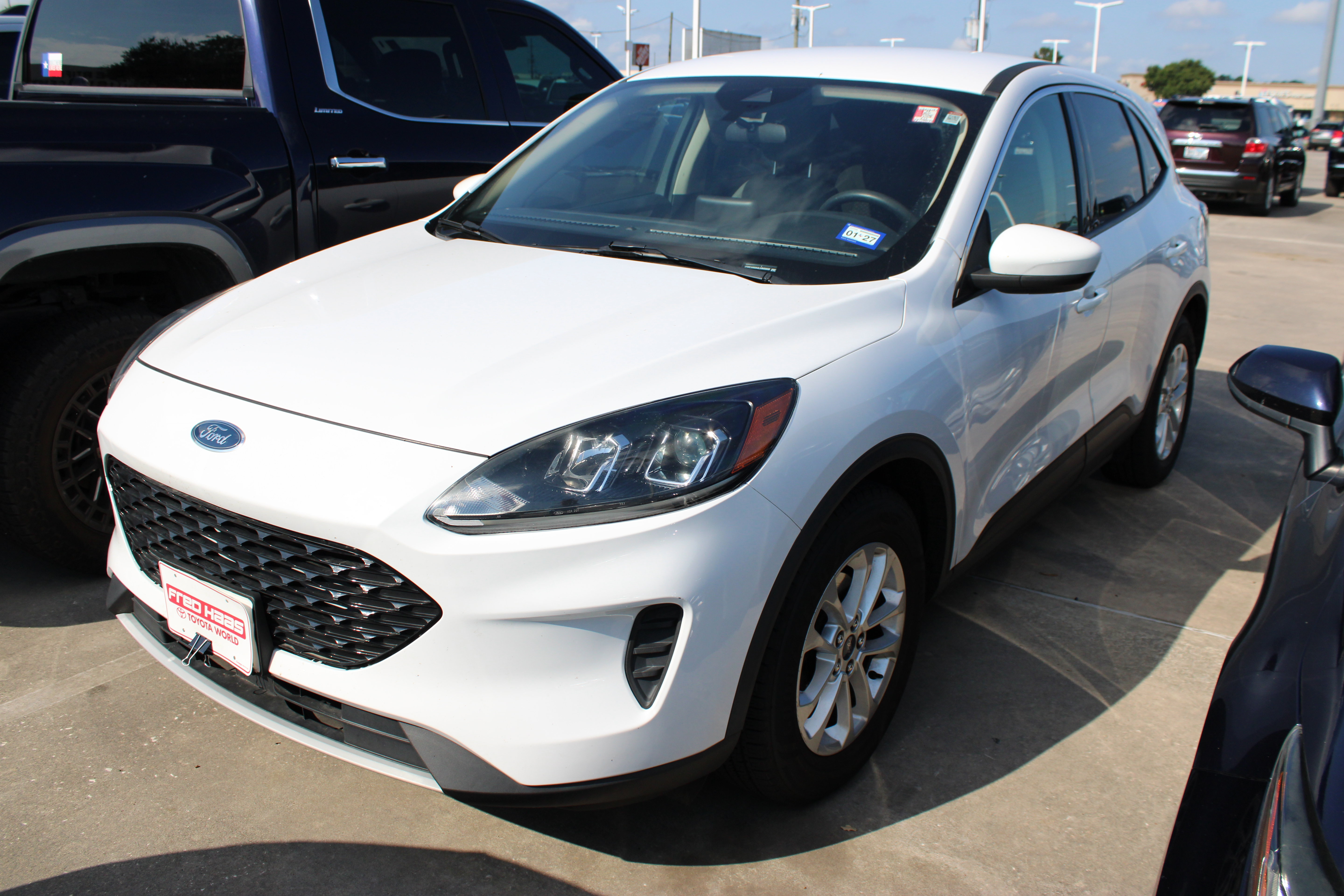 Used 2020 Ford Escape SE FWD image 3