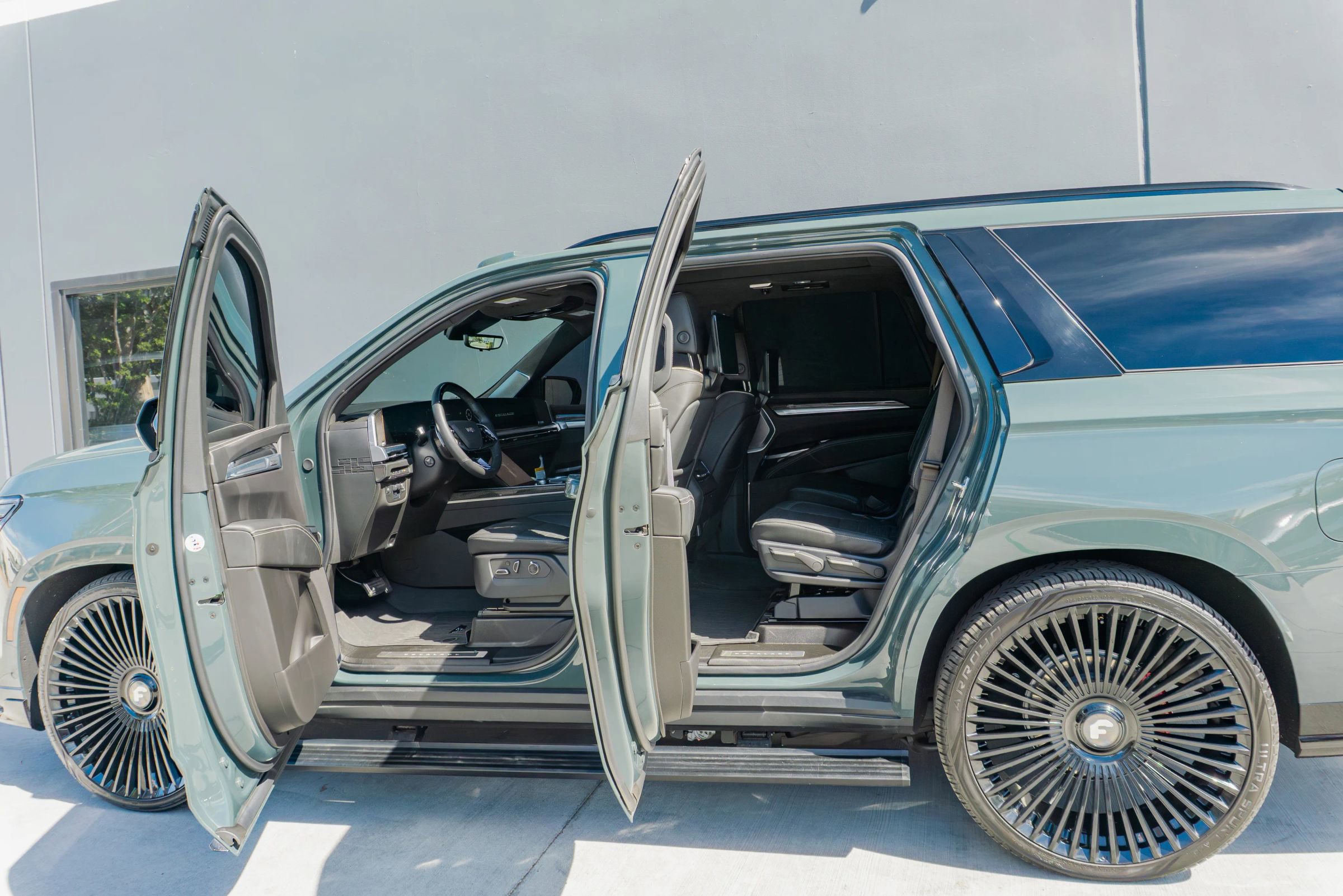 Used 2025 Cadillac Escalade V w/ LPO, ONYX Package AWD/4WD image 50