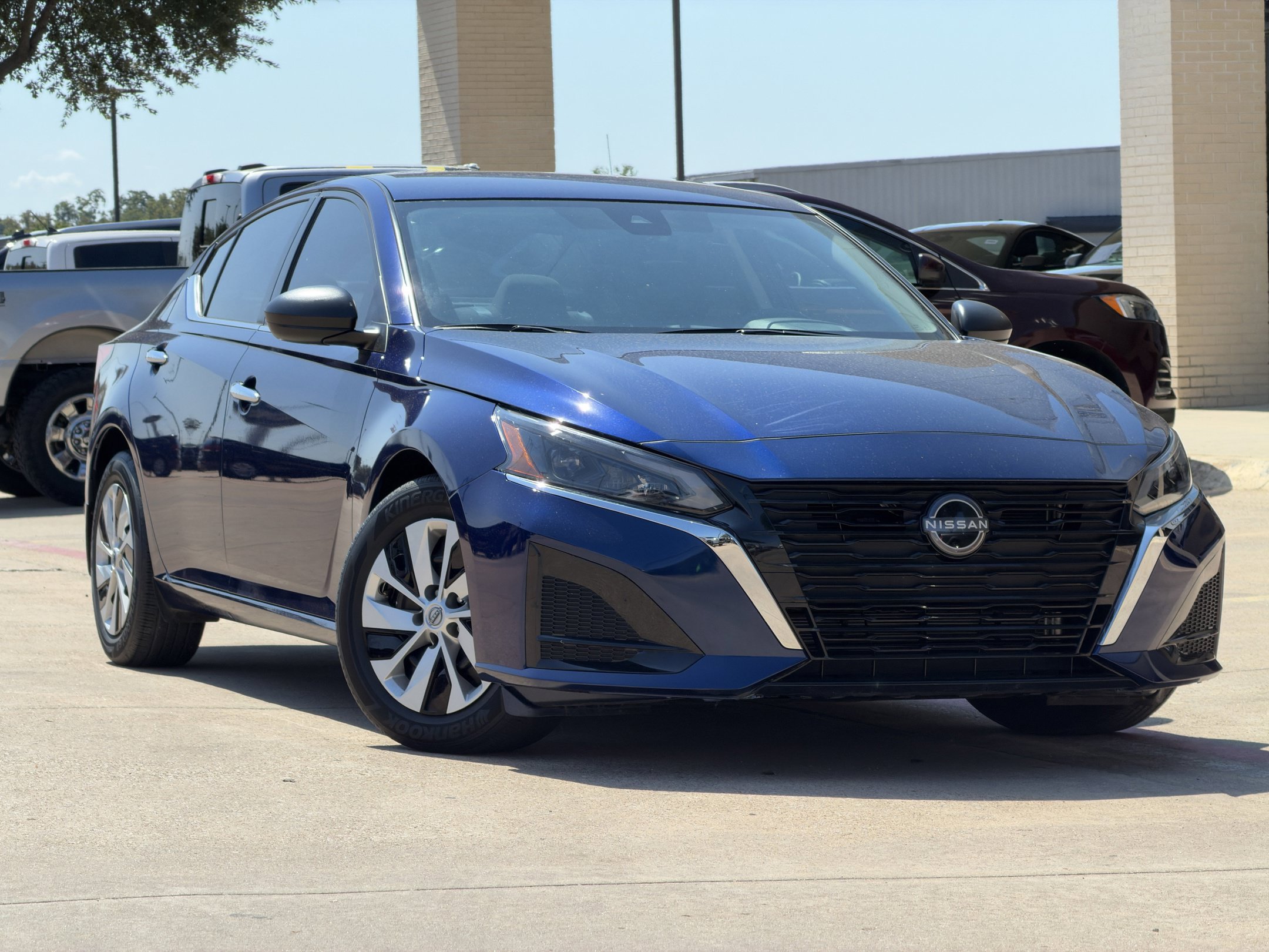 Used 2024 Nissan Altima 2.5 S FWD image 2
