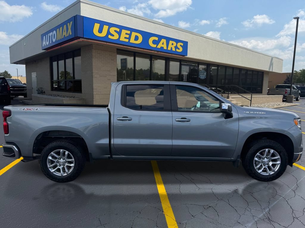 Used 2023 Chevrolet Silverado 1500 LT AWD/4WD image 2