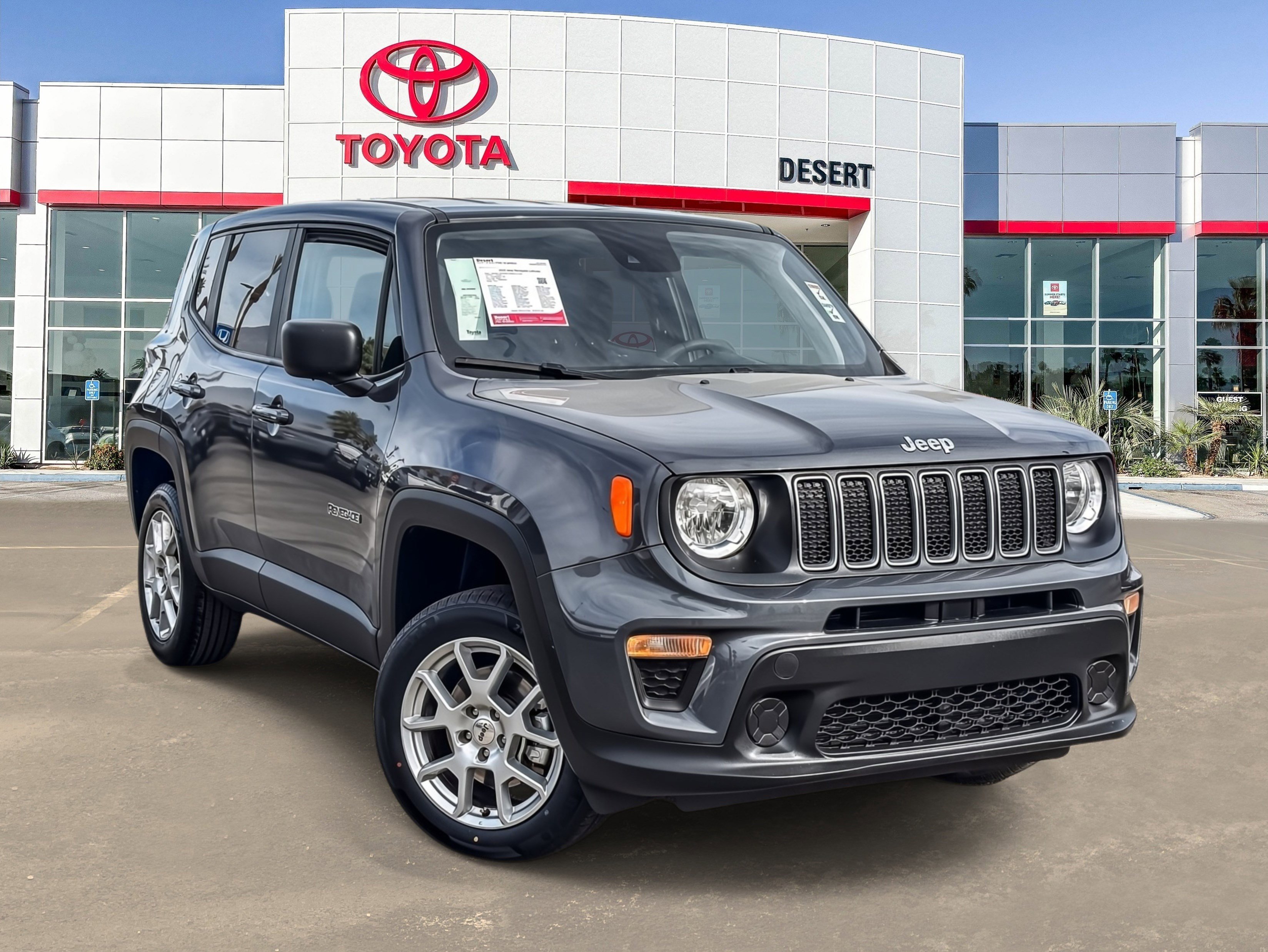 Used 2023 Jeep Renegade Latitude image 1