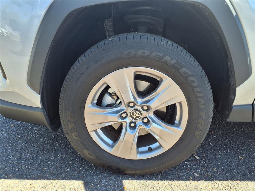 Used 2022 Toyota RAV4 XLE w/ Convenience Package image 10