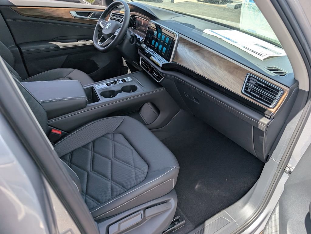 Used 2025 Volkswagen Atlas SE image 22