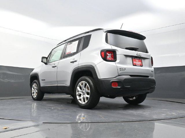 Used 2017 Jeep Renegade Latitude w/ Cold Weather Group AWD/4WD image 35