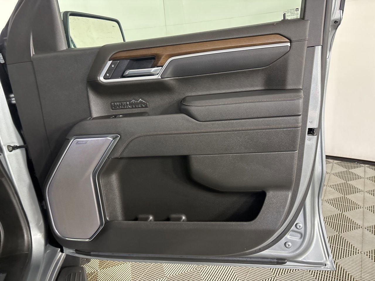 Used 2025 Chevrolet Silverado 1500 High Country w/ Technology Package image 27