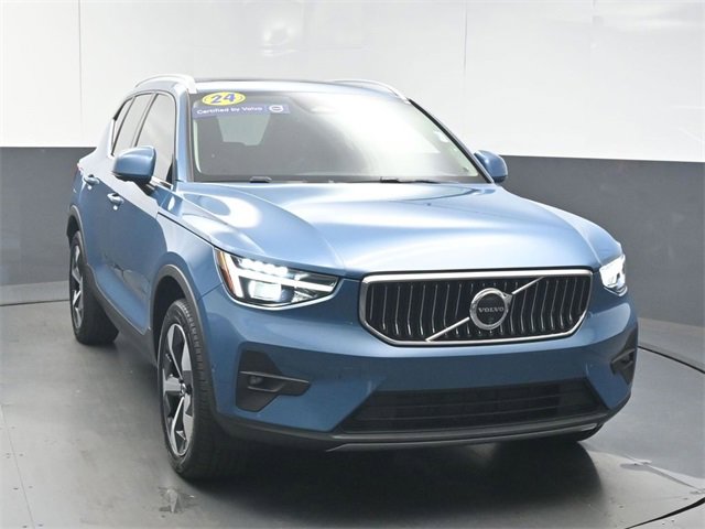 Used 2024 Volvo XC40 B5 Plus w/ Protection Package Premier image 3