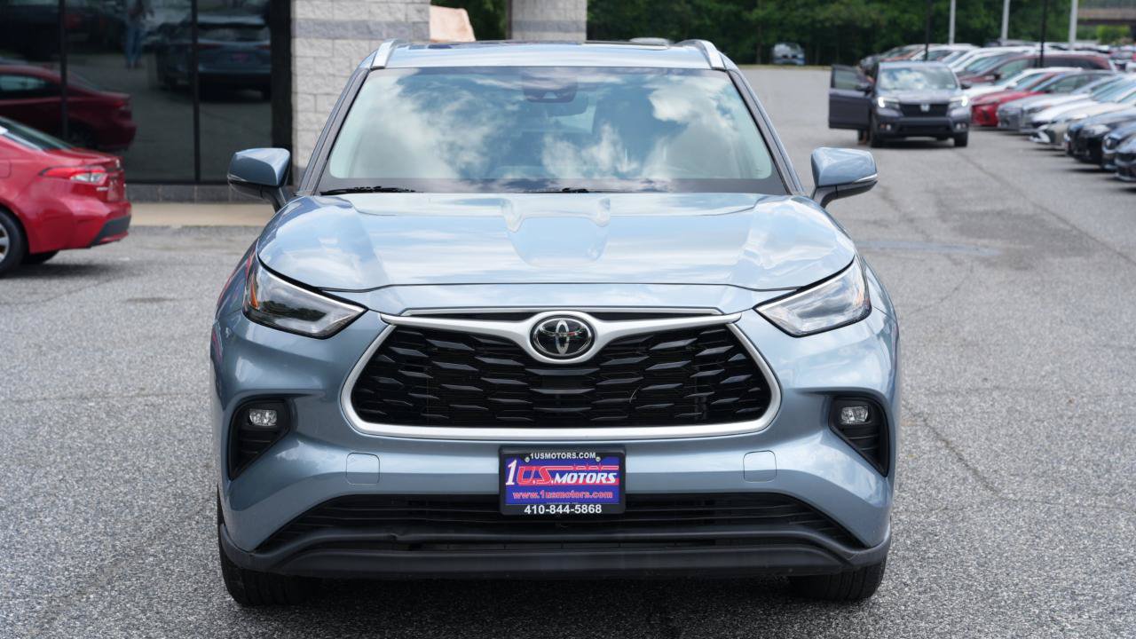 Used 2023 Toyota Highlander XLE FWD image 2