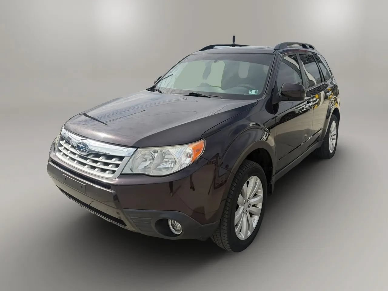 Used 2013 Subaru Forester 2.5X Premium w/ All-Weather Plus Pkg AWD/4WD image 3