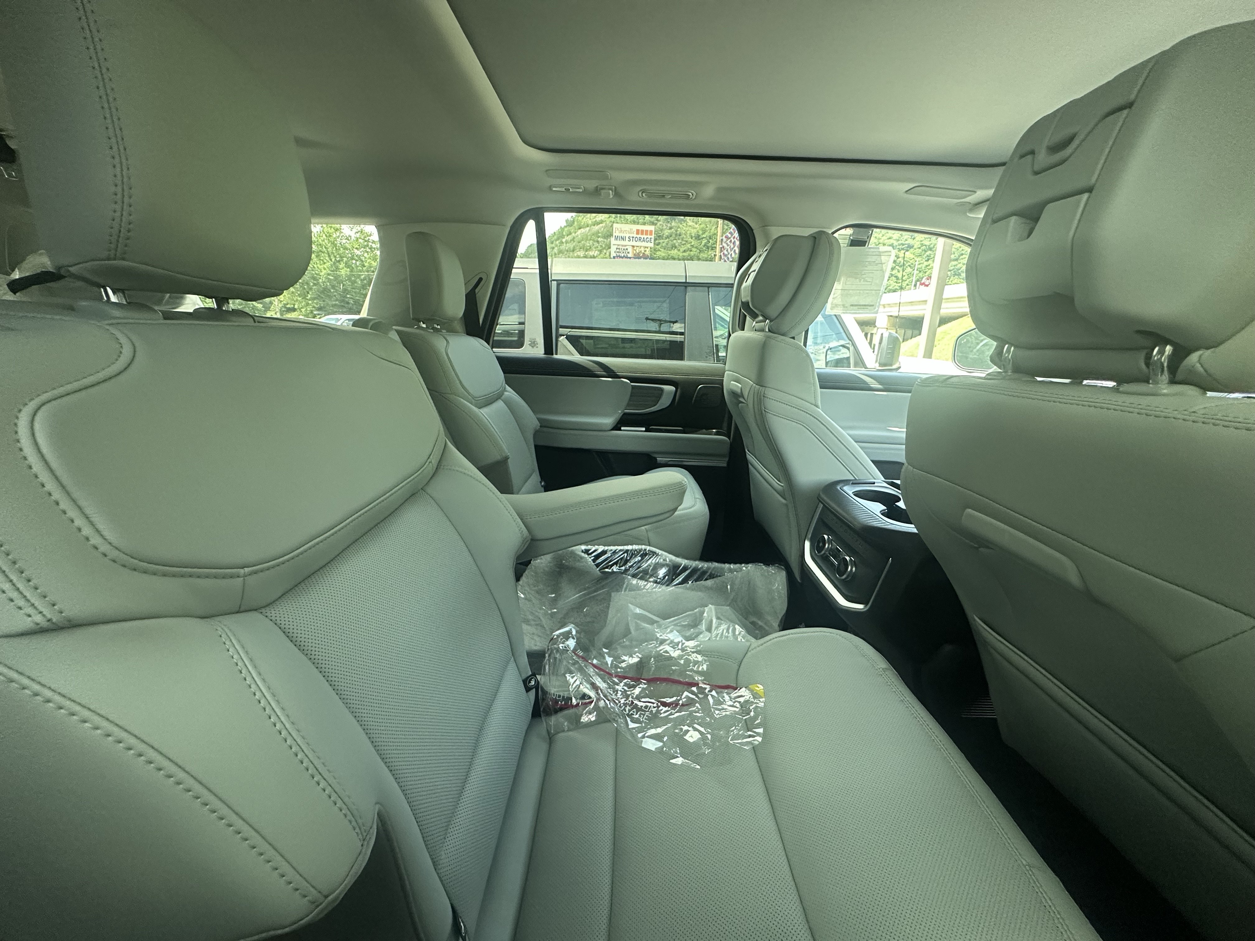 New 2027 Ford Expedition Max Platinum AWD/4WD image 18