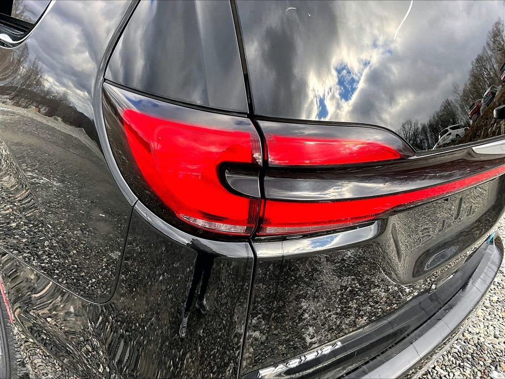 Used 2023 Chrysler Pacifica Touring-L image 29