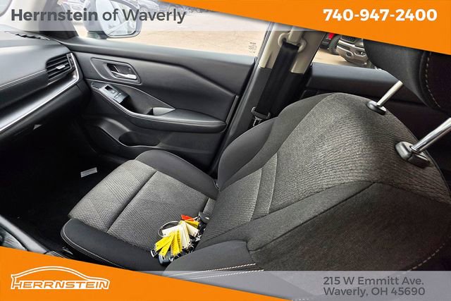 Used 2024 Nissan Rogue SV FWD image 11