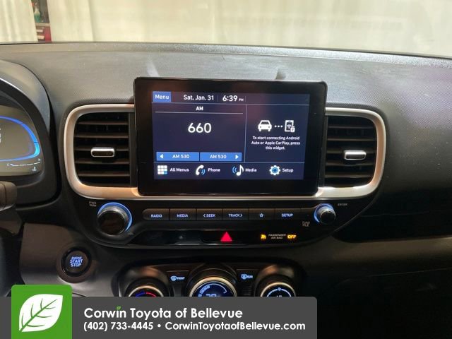 Used 2025 Hyundai Venue SEL image 18