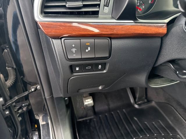 Used 2017 Kia Cadenza Premium w/ Luxury Package image 15