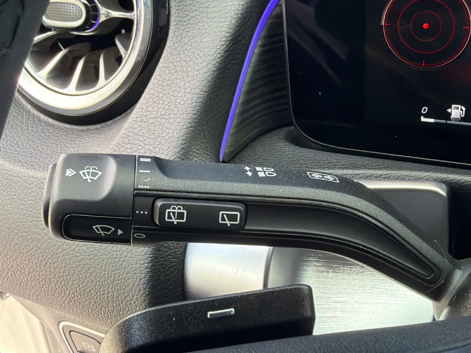 Used 2026 Mercedes-Benz GLB 250 4MATIC image 53