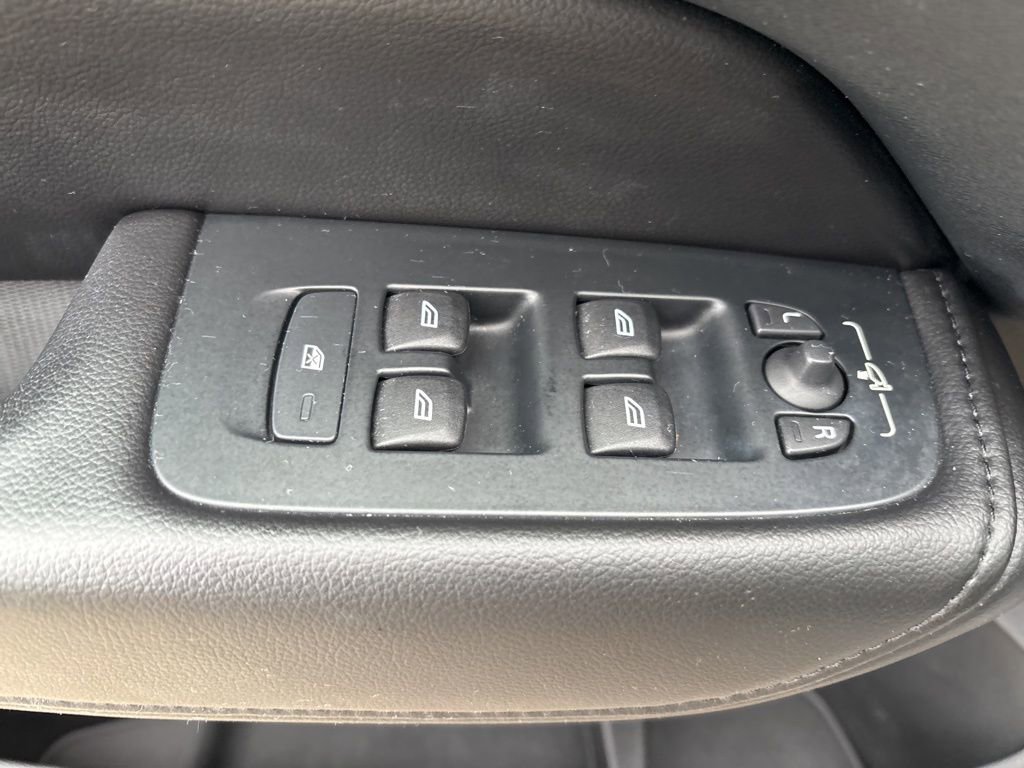 Certified 2023 Volvo XC60 B5 Core w/ Climate Package AWD/4WD image 18