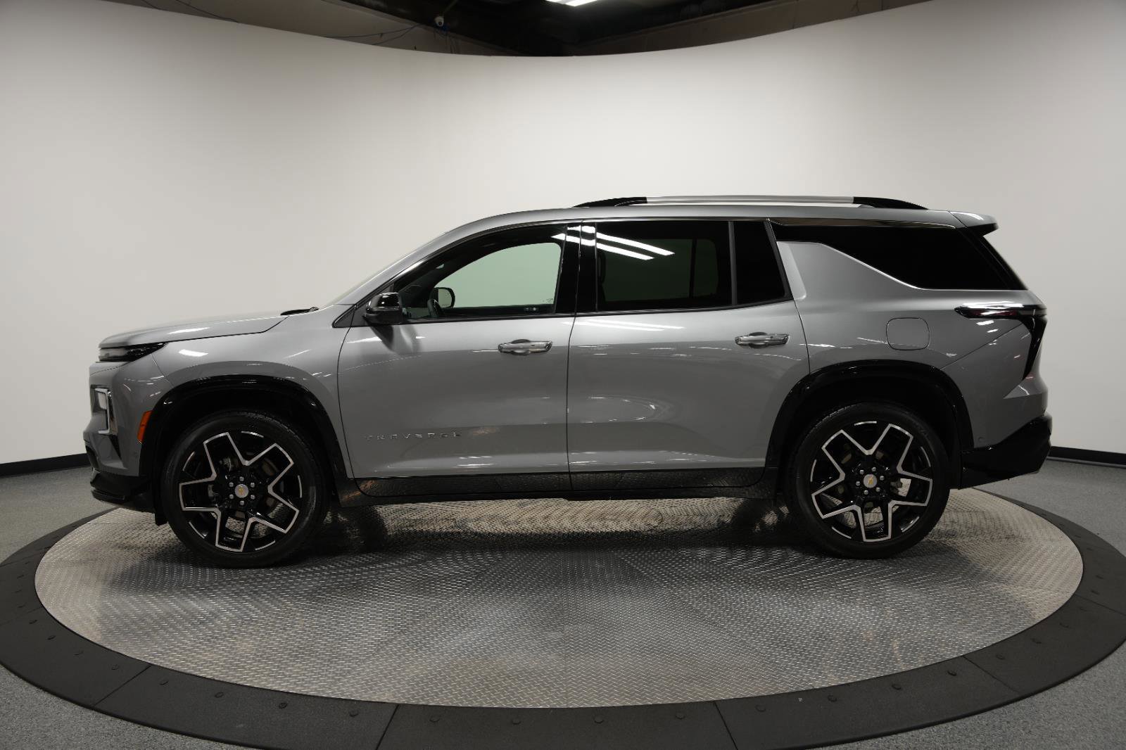 Used 2025 Chevrolet Traverse High Country w/ LPO, Floor Liner Package image 5