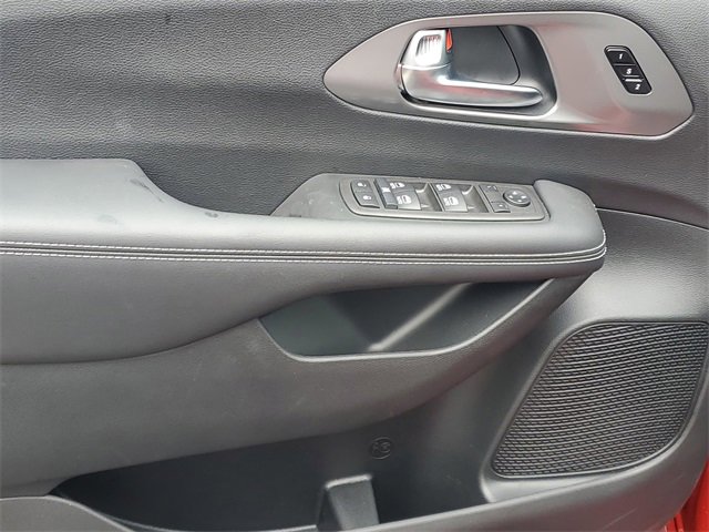 New 2026 Chrysler Pacifica Select image 15