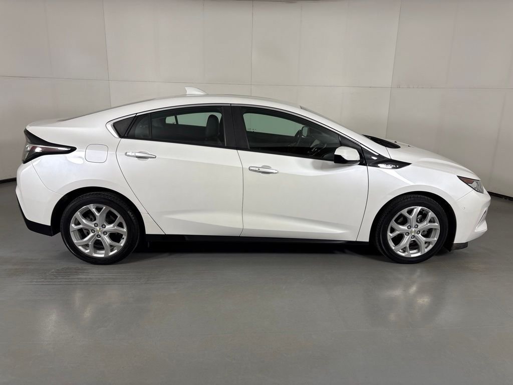 Used 2018 Chevrolet Volt Premier w/ Driver Confidence Package FWD image 9