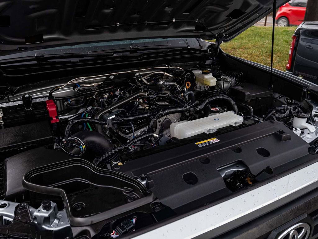 Used 2025 Toyota Tacoma SR5 AWD/4WD image 34