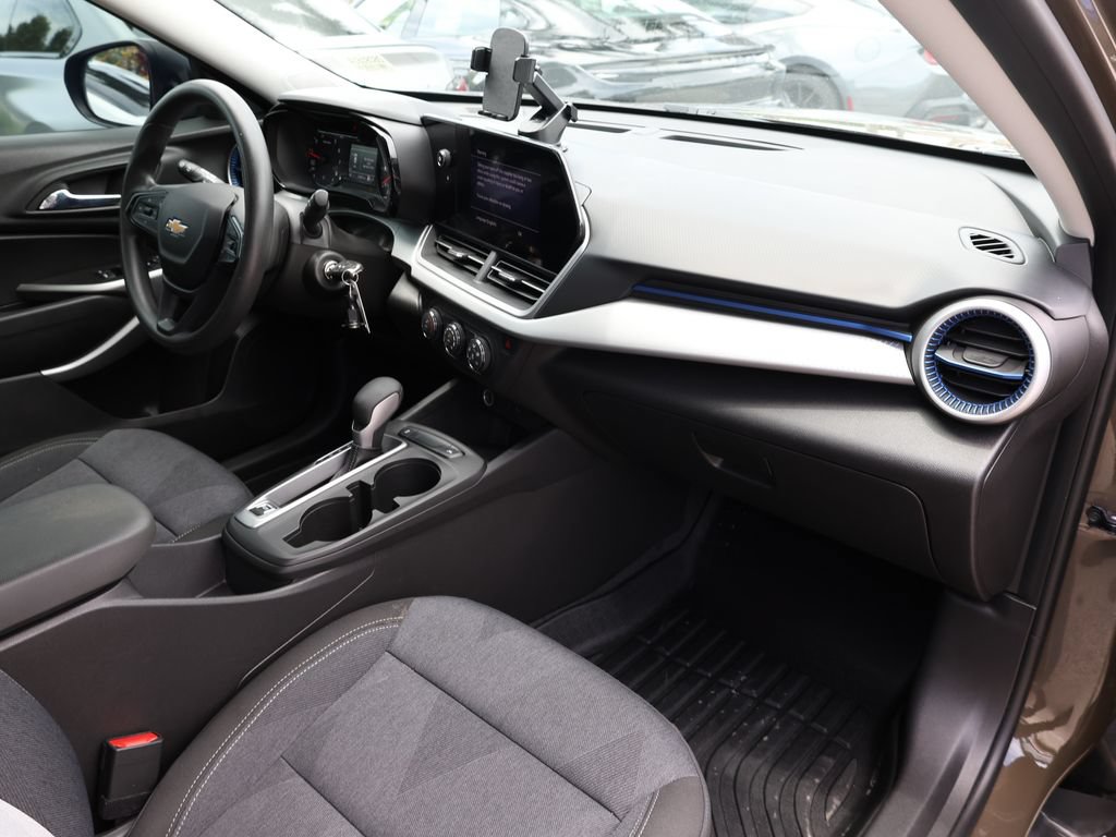 Used 2024 Chevrolet Trax LS FWD image 17