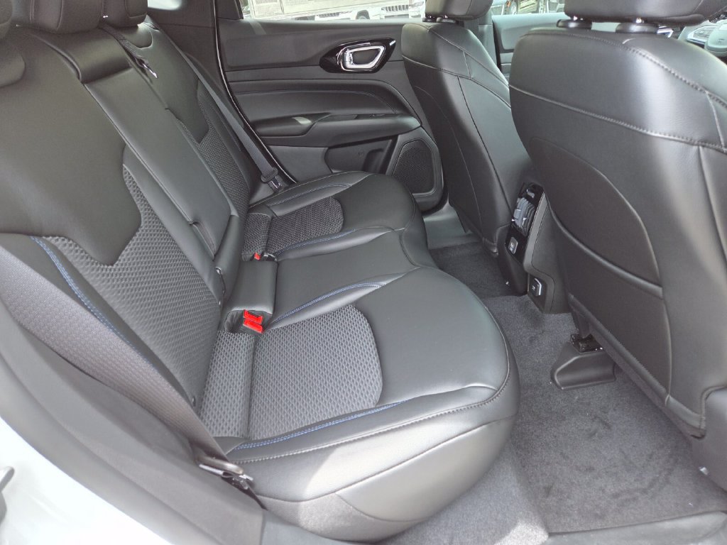 New 2026 Jeep Compass Latitude AWD/4WD image 18