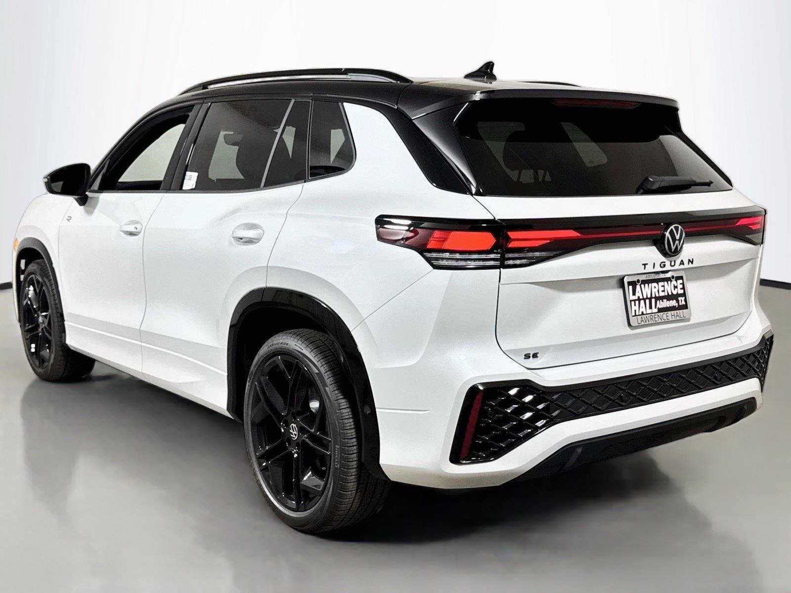 New 2026 Volkswagen Tiguan SE R-Line FWD image 3
