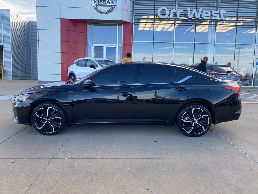 Used 2023 Nissan Altima 2.5 SR image 2