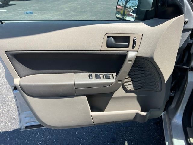 Used 2009 Ford Focus SE FWD image 22