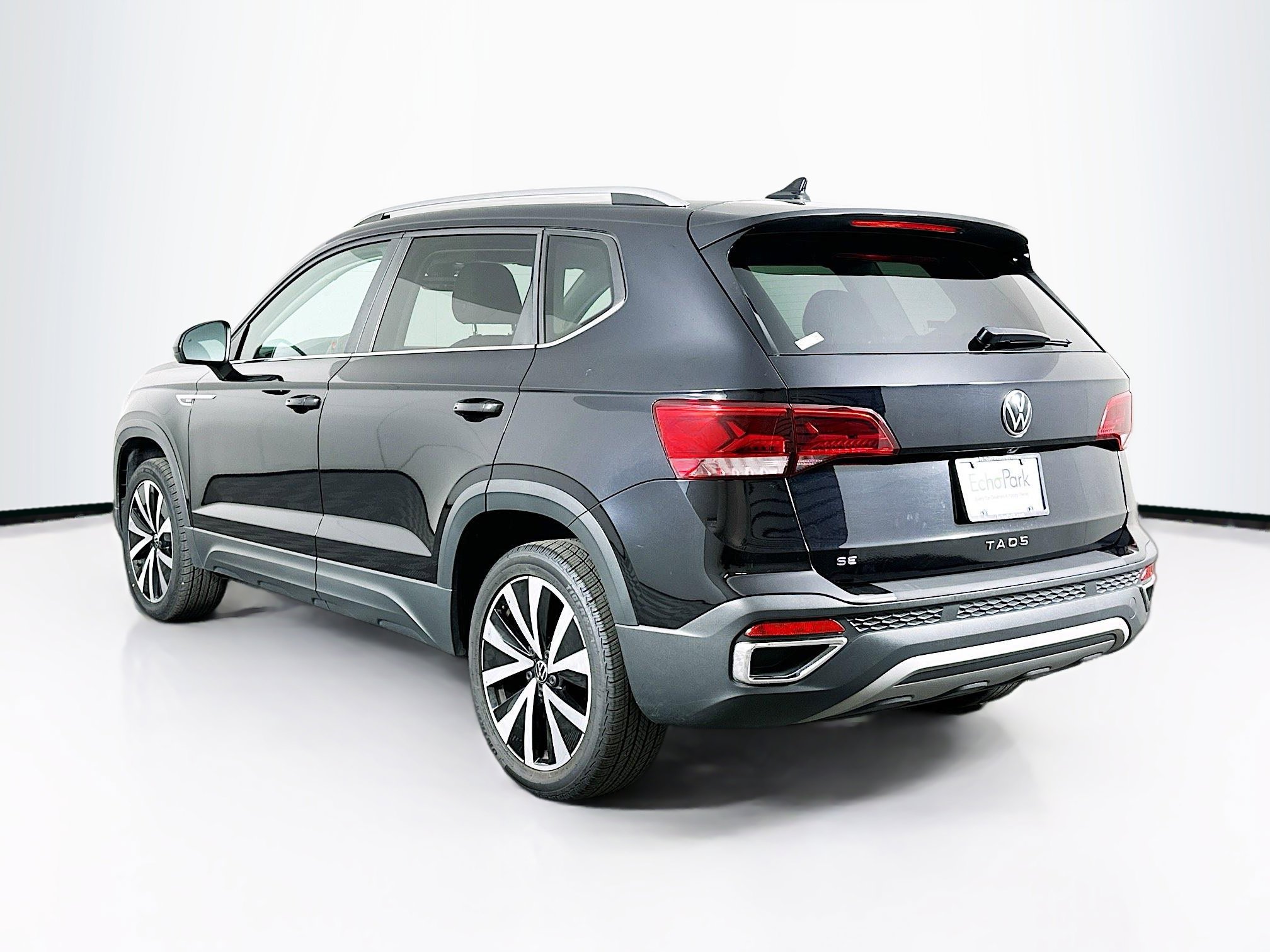 Used 2024 Volkswagen Taos SE image 5