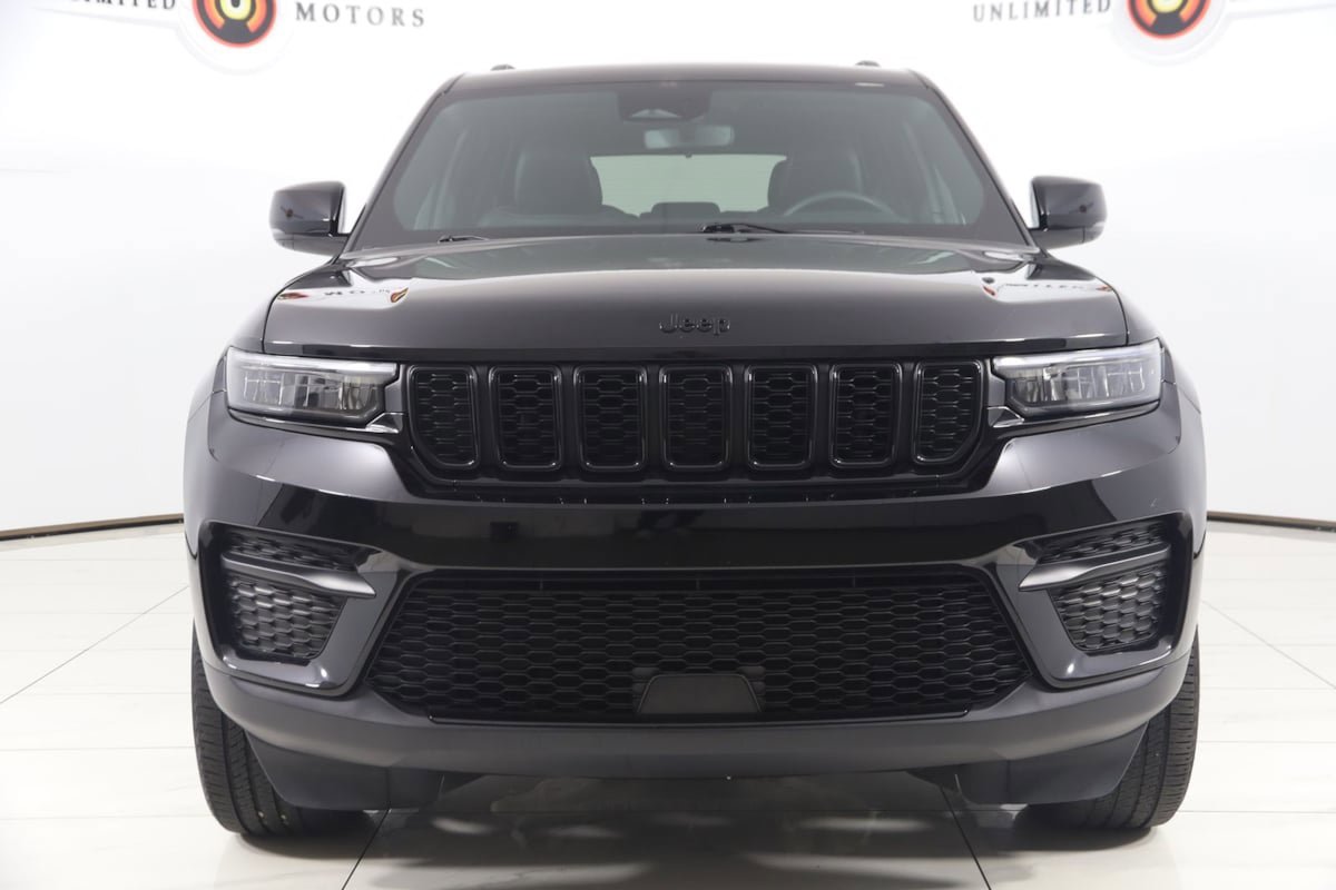 Used 2024 Jeep Grand Cherokee Altitude AWD/4WD image 50