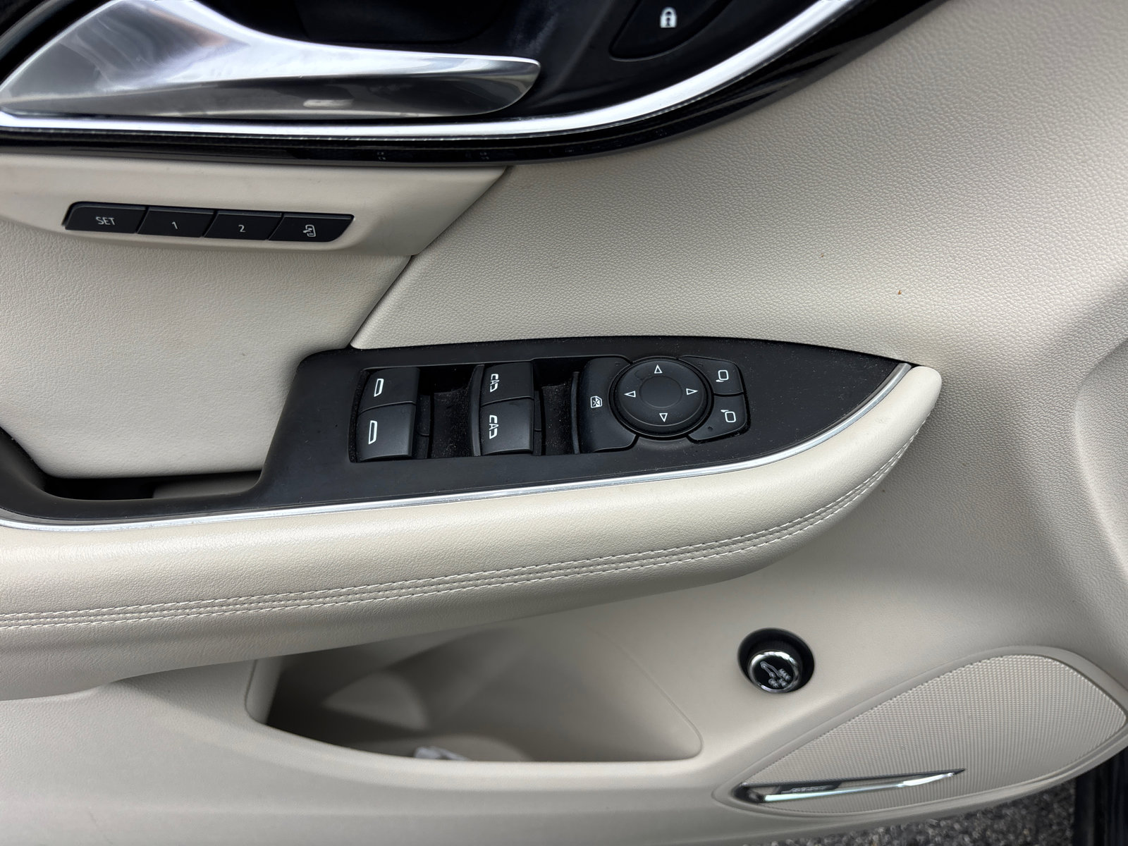 Used 2021 Buick Envision Essence w/ Technology Package I FWD image 13